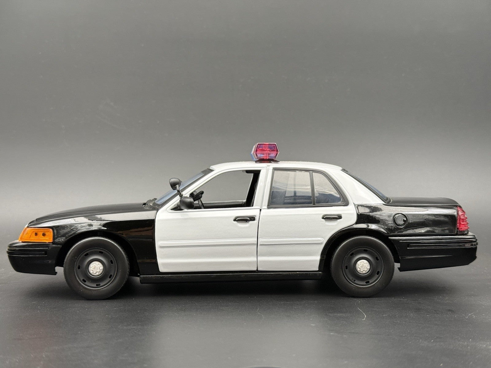 4 Pack 1/18 Scale Model 2003 Steel Wheel For Motormax Crown Victoria Police 18666