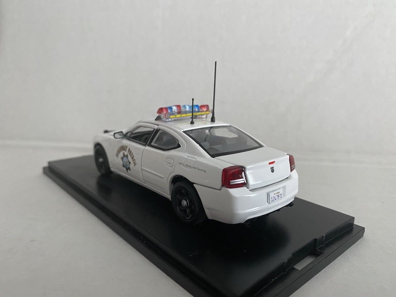 1/43 FIRST RESPONSE CHP CALIFORNIA HIGHWAY PATROL WHITE DODGE CHARGER POLICE1