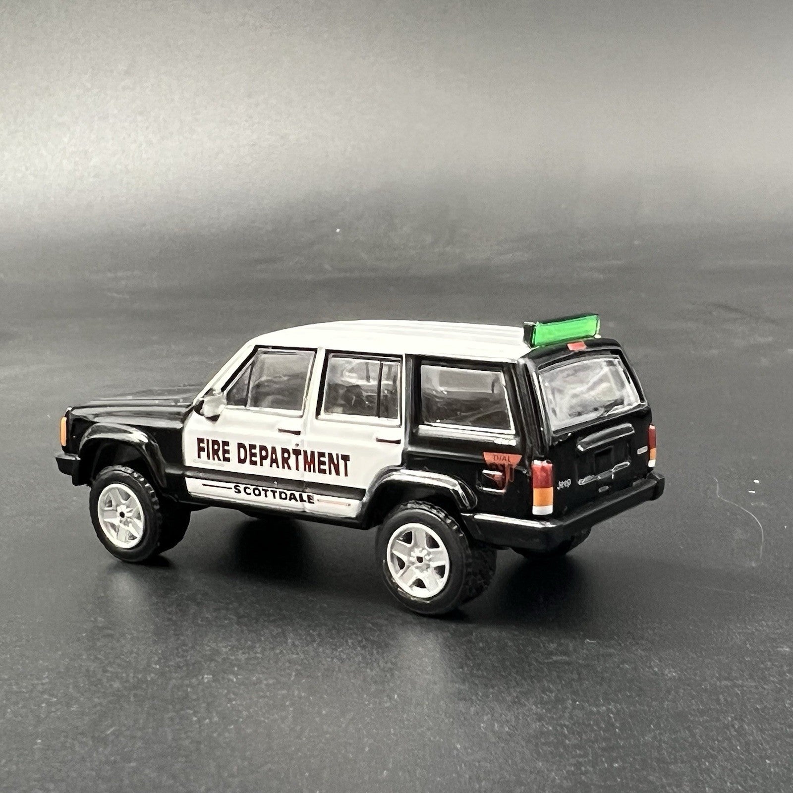 2 Pack 1/64 Green Interior Traffic Arrow Board Deck Lightbar Police Fire EMS1