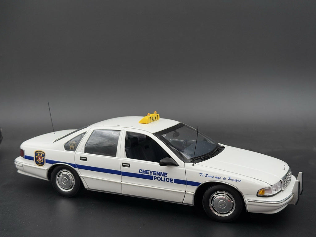 1/18 Scale Model Taxi Sign With Two Amber Lights And Lettering San Diego7