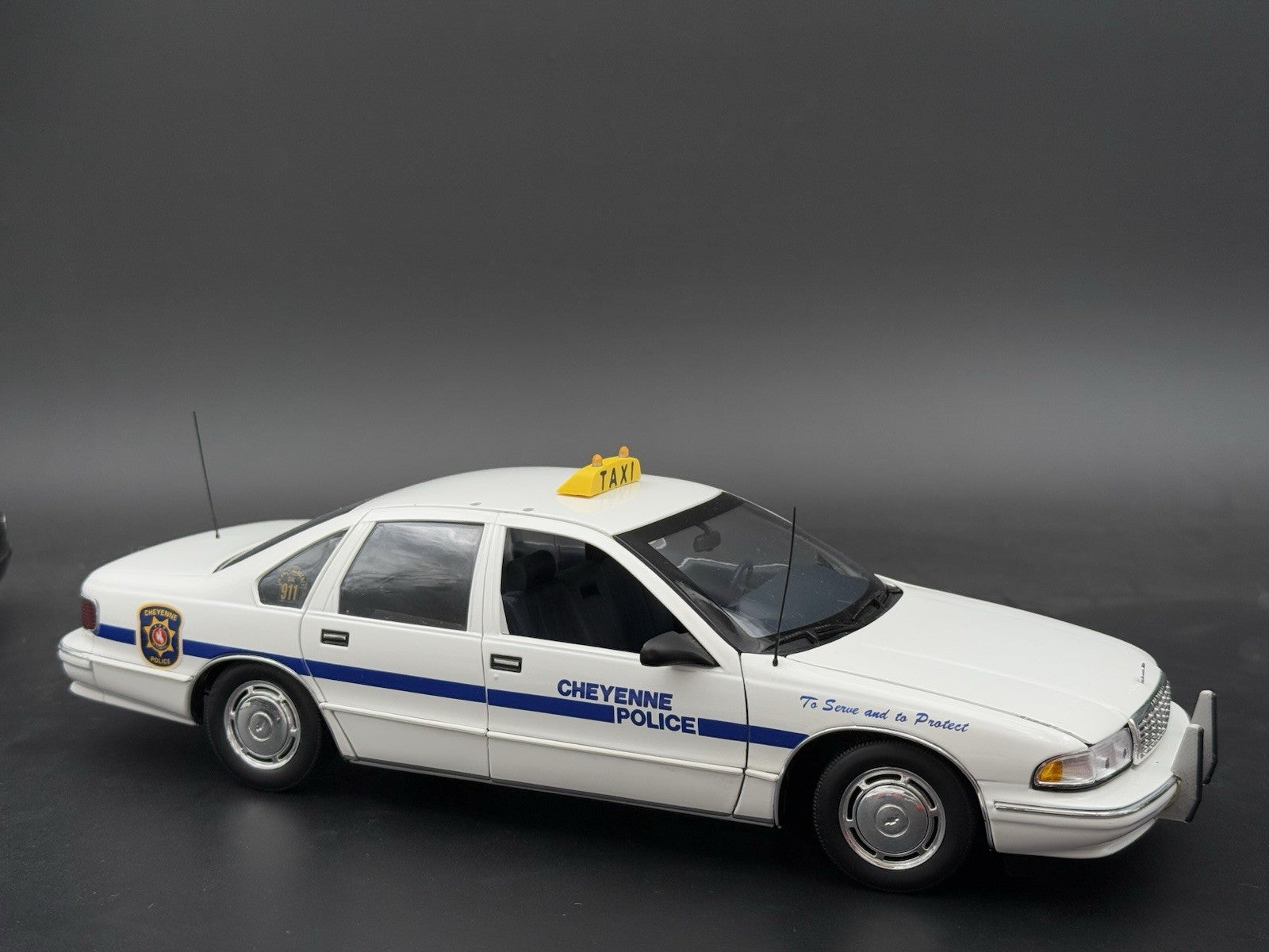 1/18 Scale Model Taxi Sign With Two Amber Lights And Lettering San Diego7