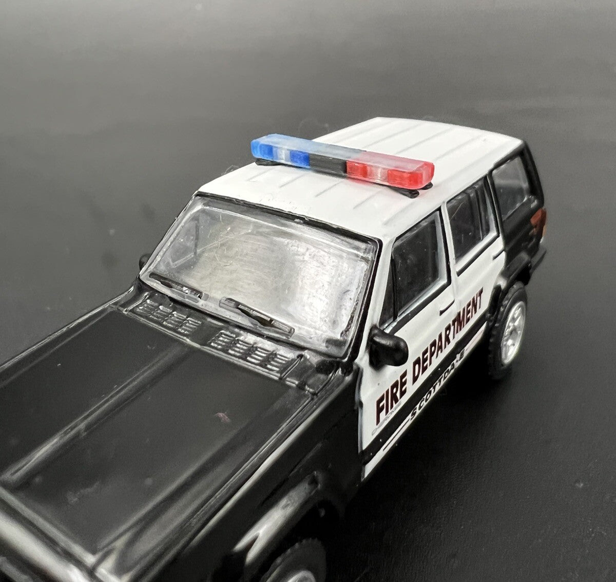 2-Pack 1/64 Scale Model Whelen Edge Lightbar Blue Red Police SUV Car 6409BR16
