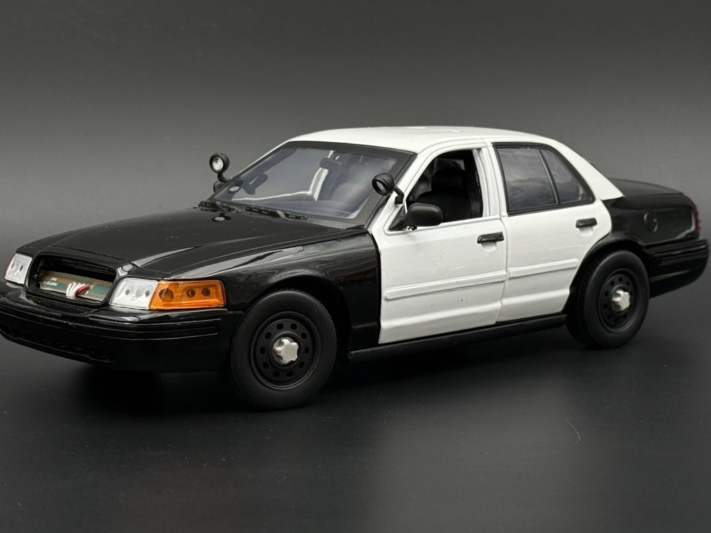 4 Pack 1/18 Scale Model 2006 Steel Wheel II Motormax Crown Victoria Police 18668