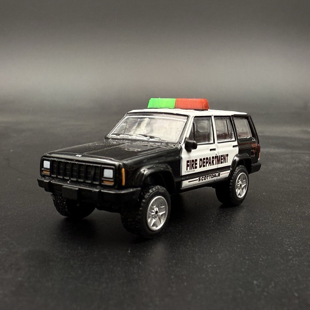 2 Pack 1/64 Green Red Lightbar Chicago Fire Ambulance SUV Truck Hansch DBS20007