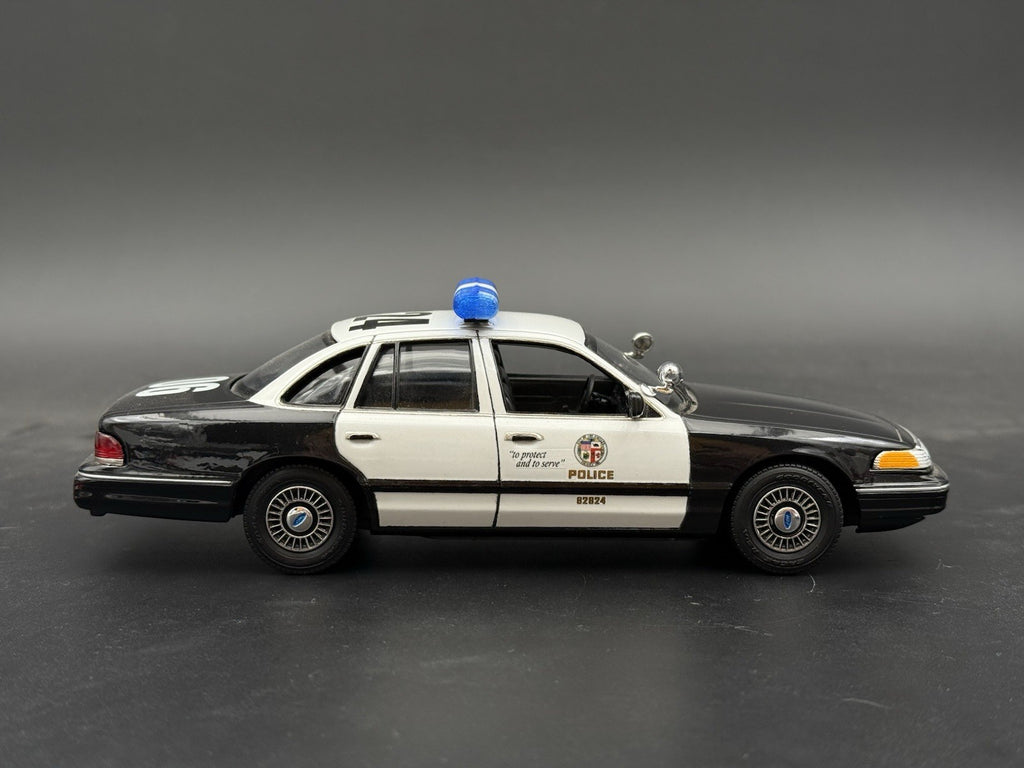 1/24 1/25 Blue Clear Chrome Federal Signal Aerodynic Lightbar Police Hawaii 241611
