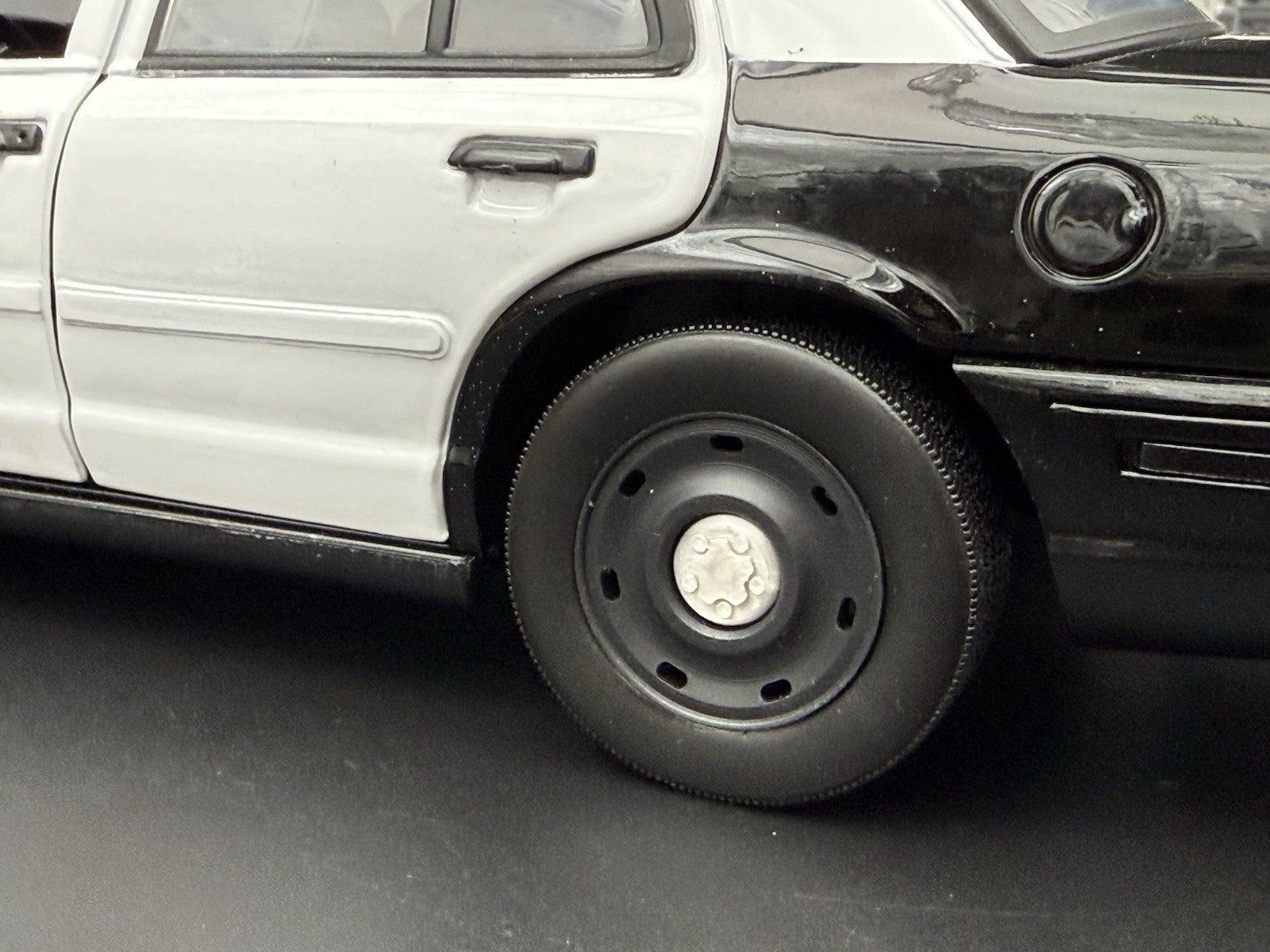 4 Pack 1/18 Scale Model 2003 Steel Wheel For Motormax Crown Victoria Police 18663