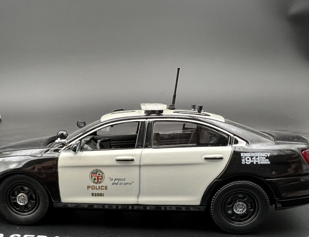 2 Pack 1/43 Sedan Length Code 3 Defender Extra Wide Lightbar Greenlight Police3