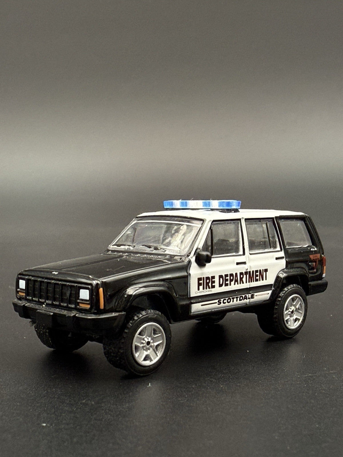 2 Pack 1/64 Whelen Edge Lightbar Blue Maui Hawaii Honolulu Police 64096