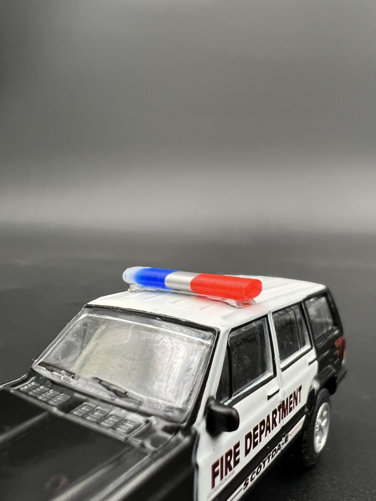 2 Pack 1/64 Blue Clear Red Chrome Federal Signal Aerodynic Lightbar Police3