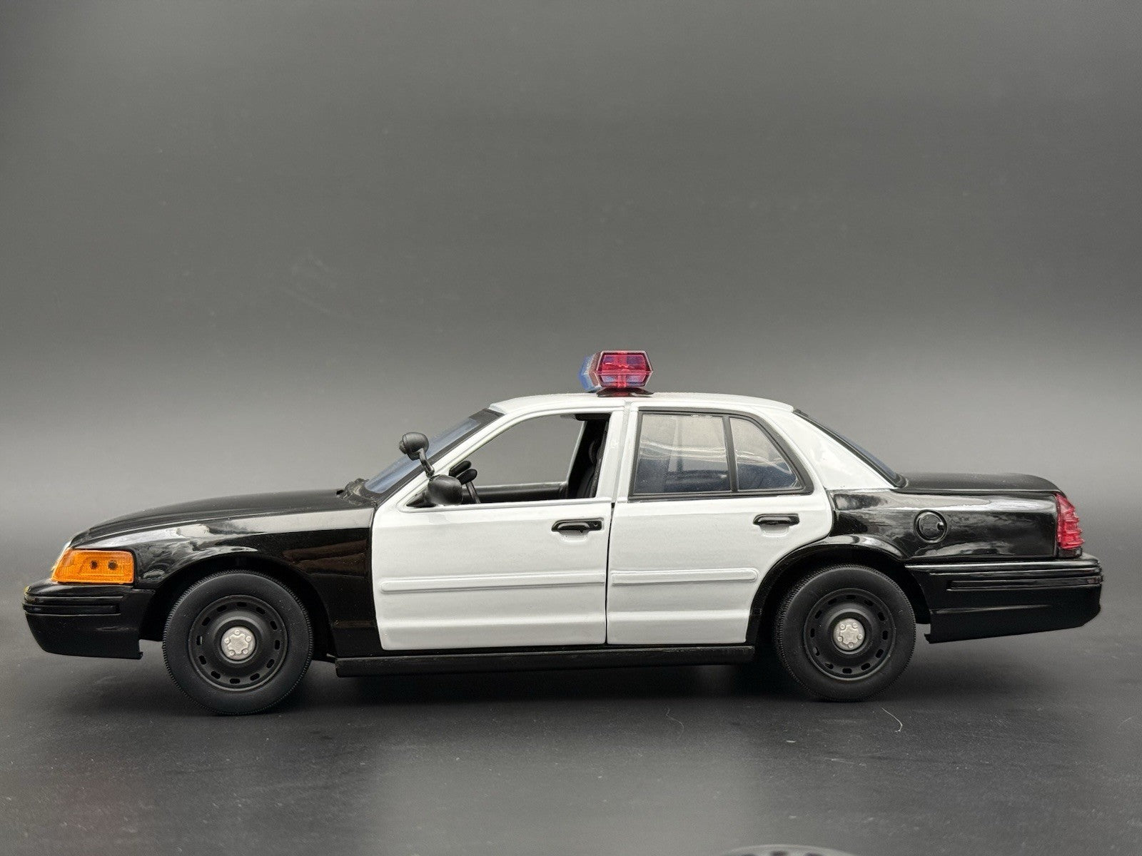 4 Pack 1/18 Scale Model 2005 Steel Wheel For Motormax Crown Victoria Police 18667