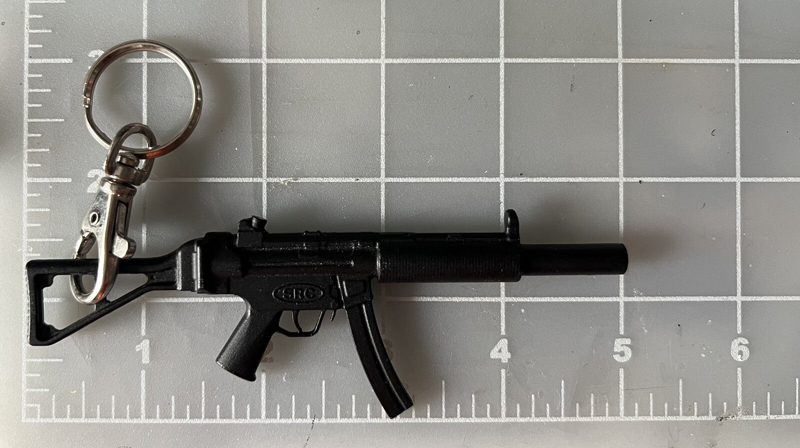 1:6 Scale - Metal MP5 SD Key Chain0