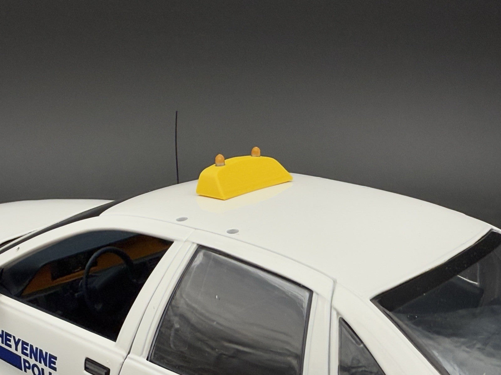 1/18 Scale Model Taxi Sign With Two Amber Lights And Lettering San Diego11