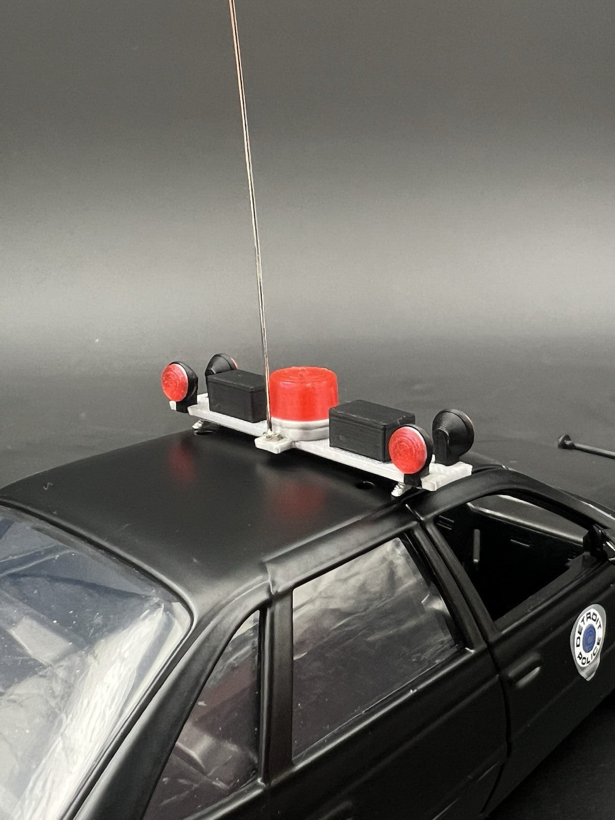 1/24 25 Scale Model Non Functional Red Vintage Round Light 243714