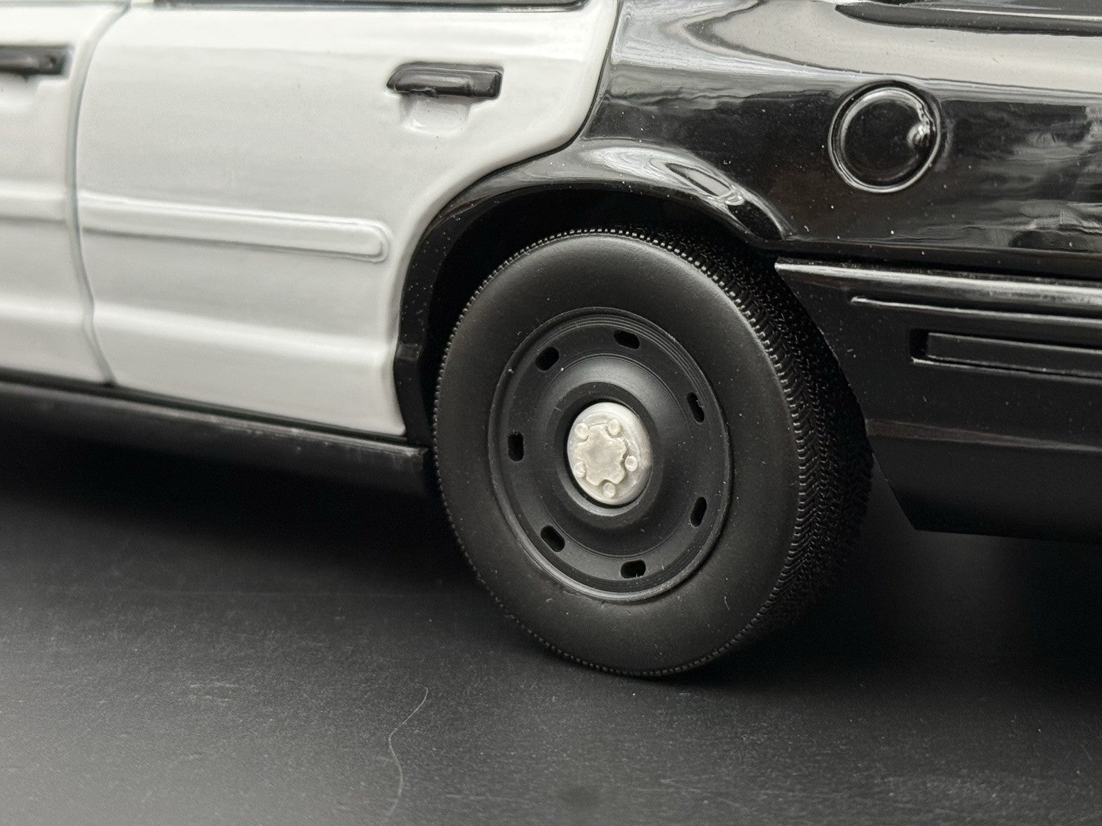 4 Pack 1/18 Scale Model 2003 Steel Wheel For Motormax Crown Victoria Police 18665
