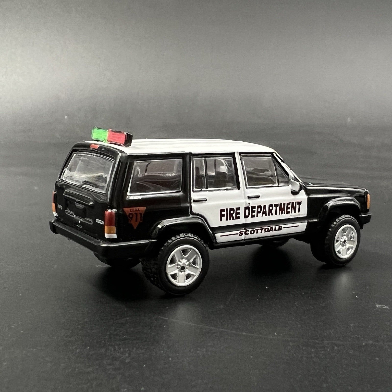 2 Pack 1/64 Green Red Interior Traffic Arrow Board Deck Lightbar Chicago Fire1