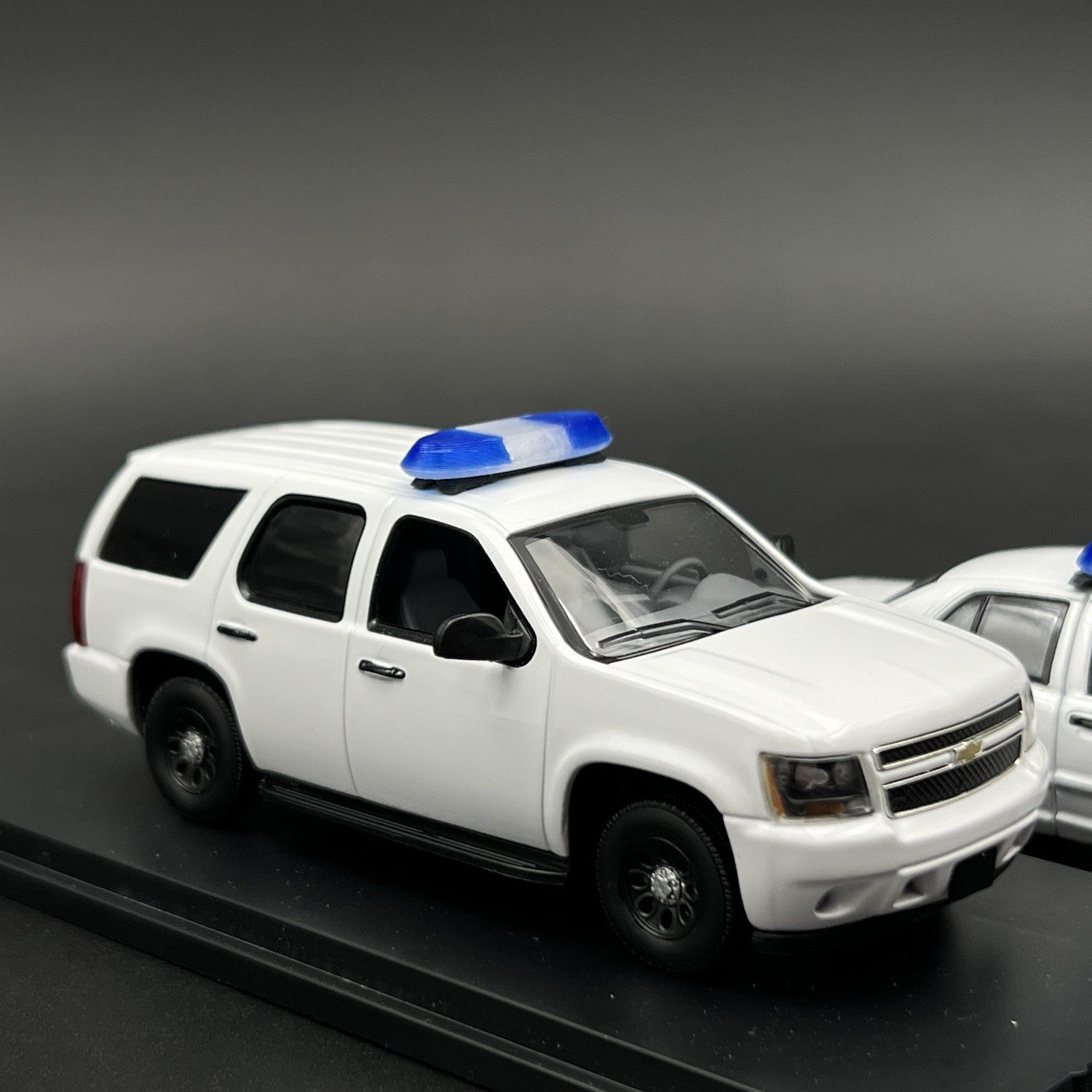 2 Pack 1/43 Blue SUV + Sedan Vista Lightbar Police Sheriff Fire European8