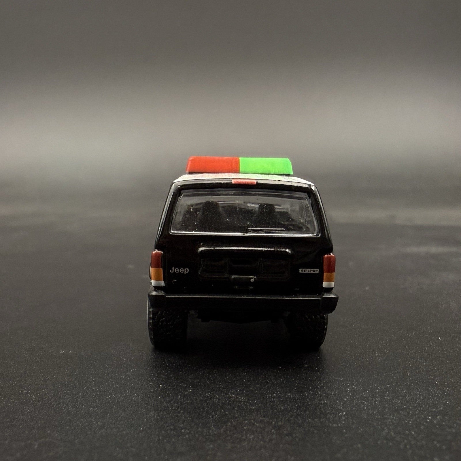 2 Pack 1/64 Green Red Lightbar Chicago Fire Ambulance SUV Truck Hansch DBS200011