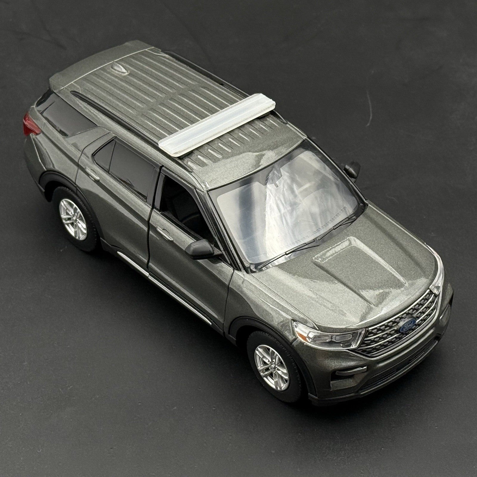 1/24 Scale Model Tahoe SUV Width Whelen Legacy Extra Low Profile Lightbar 2448XL13