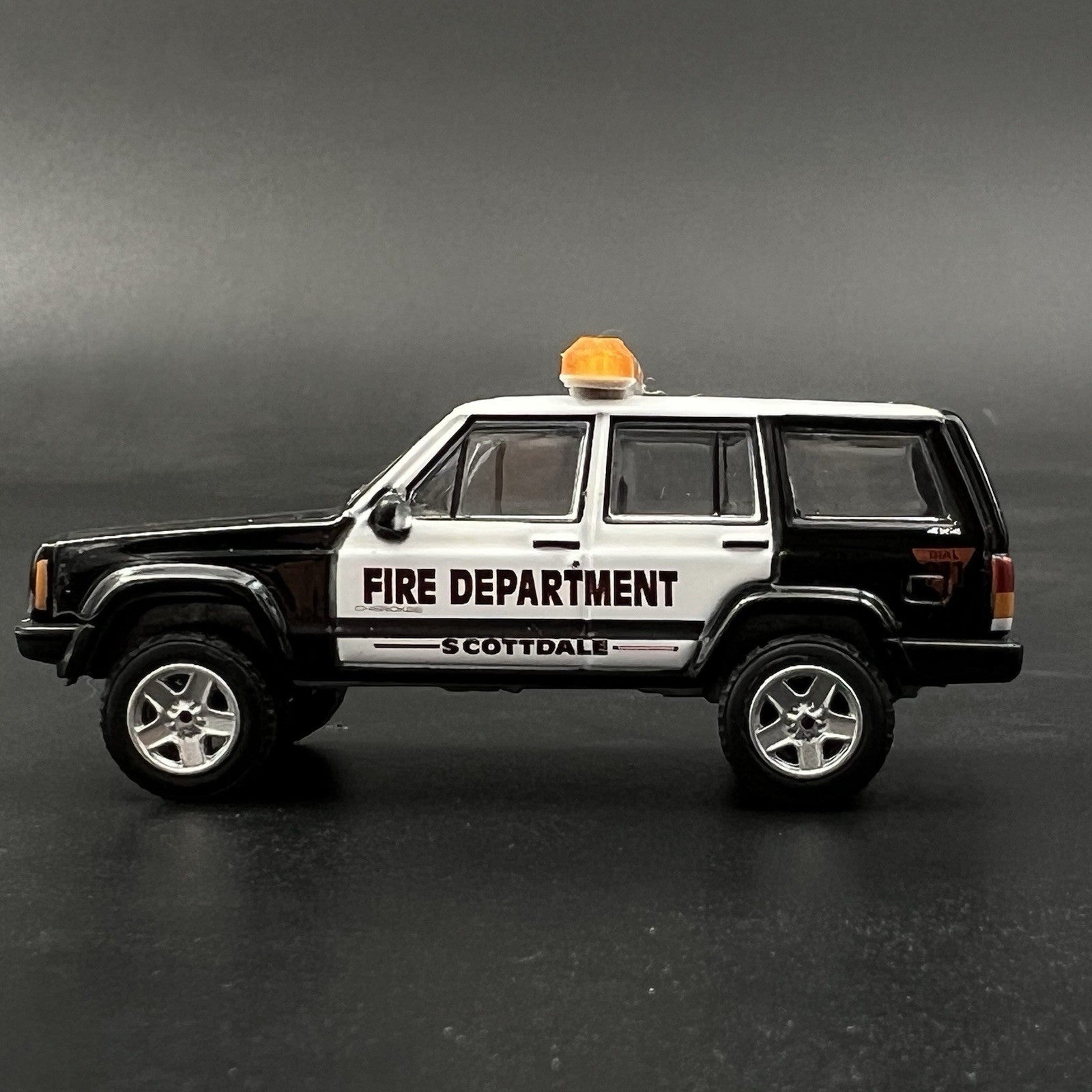 2 Pack 1/64 Smith Wesson 8000 8780 8880 8980 Amber Lightbar Tow Work Truck4
