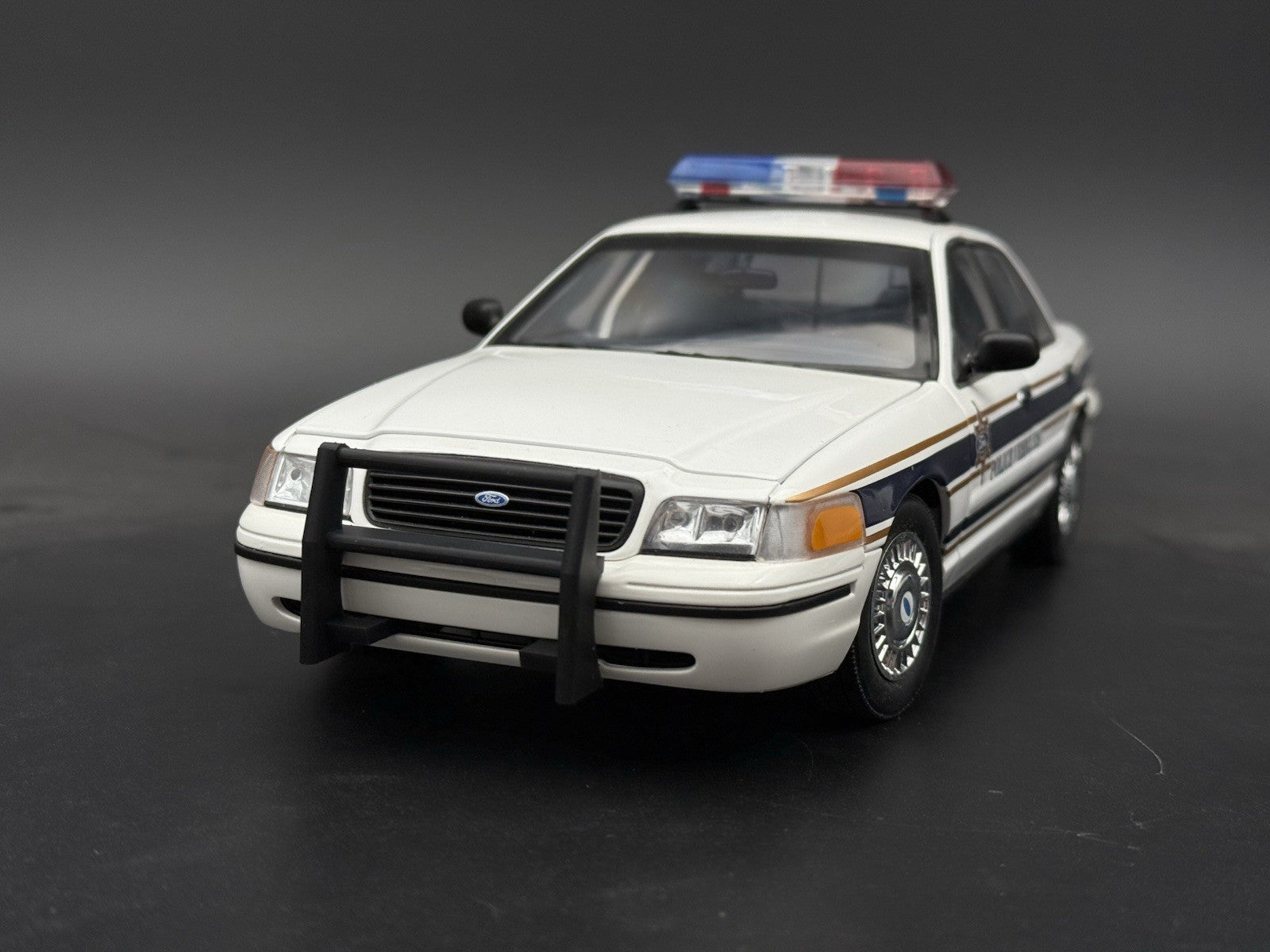 1/18 Scale Model Setina PB300 Push Bumper Pushbar Crown Vic 1853 Universal Sedan4