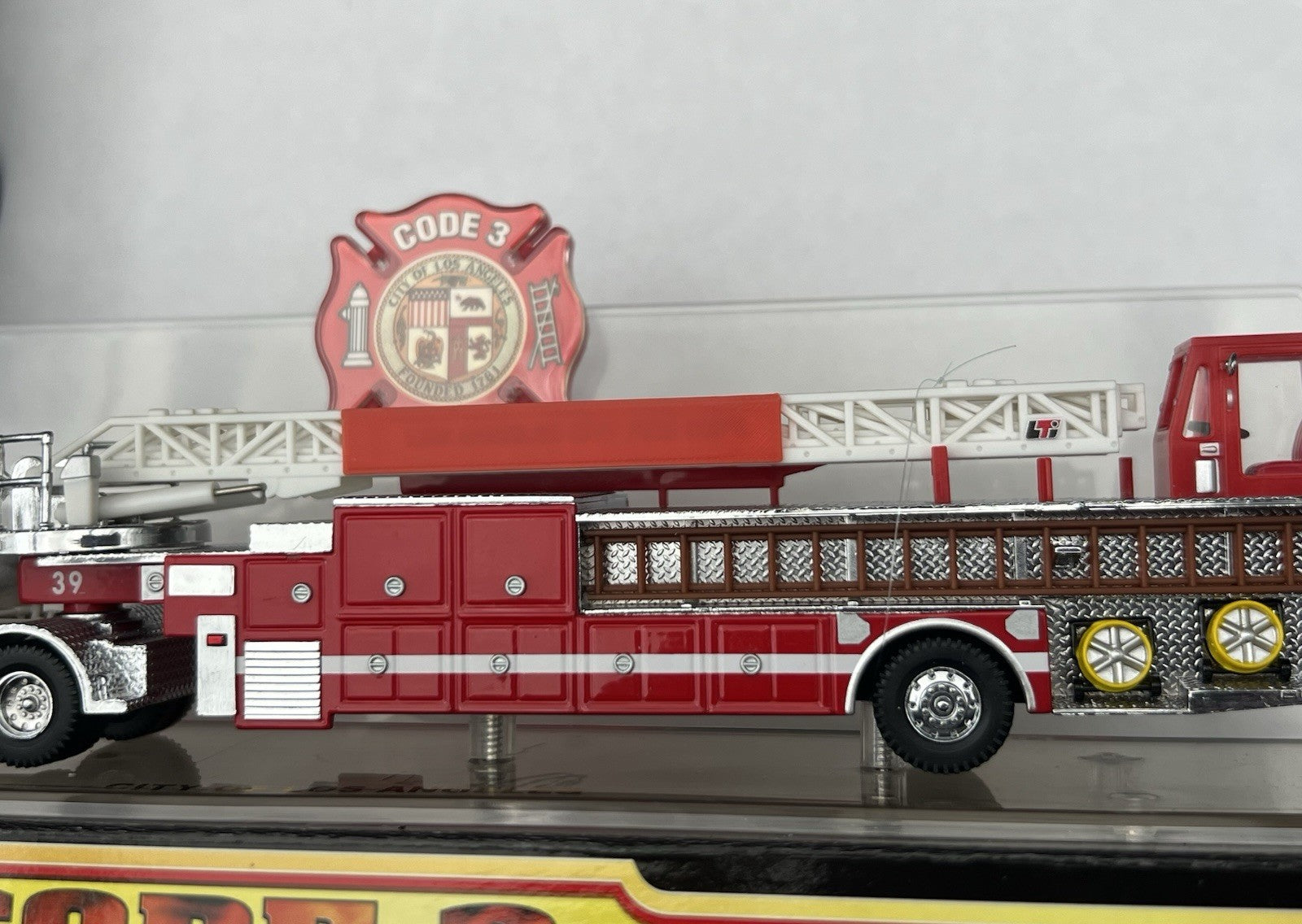 2 Pack 1/64 Red Ladder Board For Code 3 Fire Truck Engine Quint Kitbash Custom2