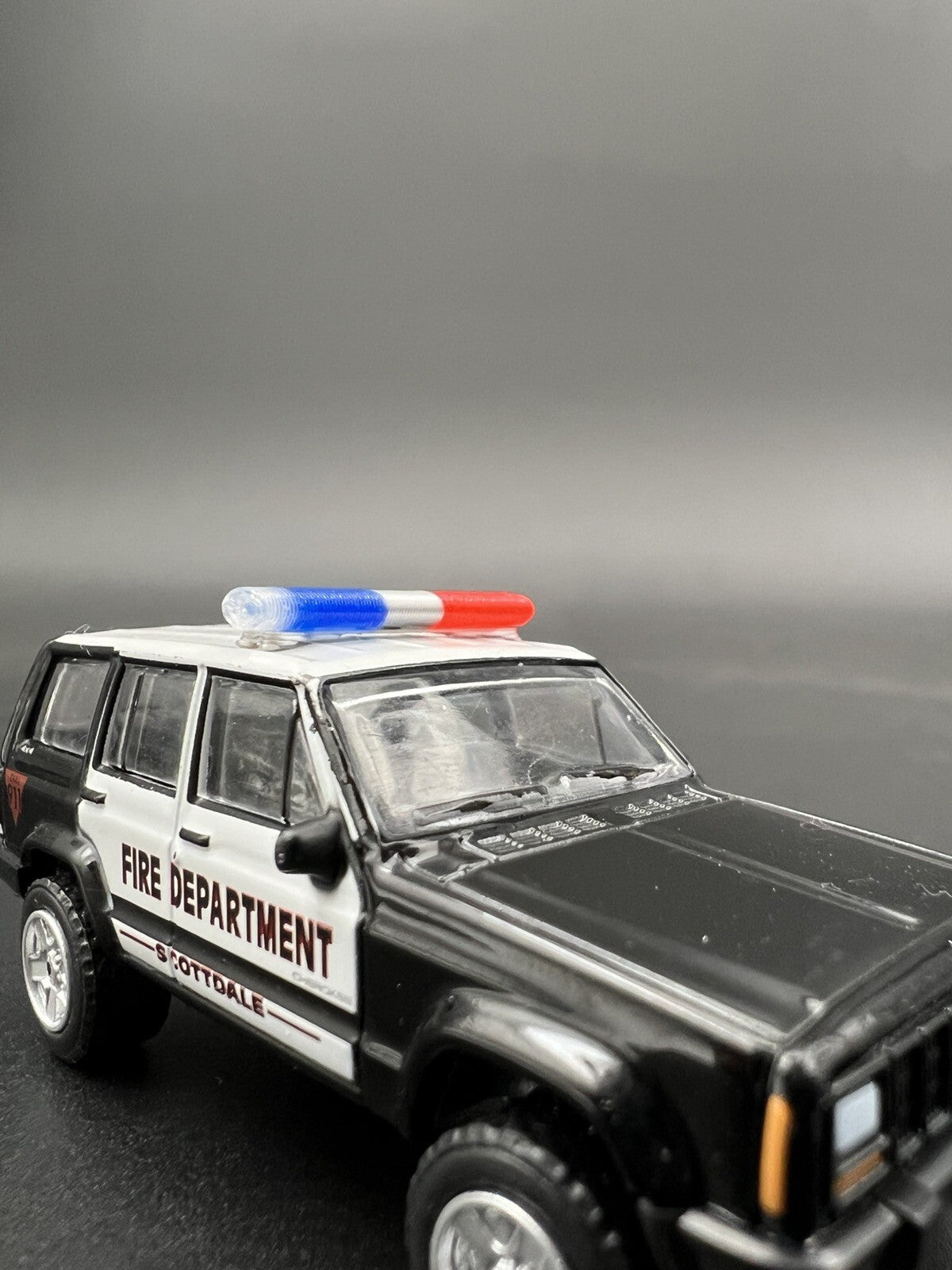 2 Pack 1/64 Blue Clear Red Chrome Federal Signal Aerodynic Lightbar Police4