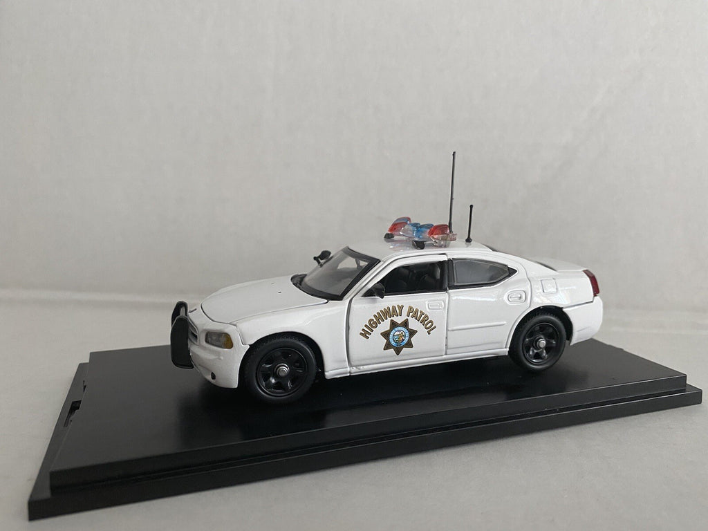 1/43 FIRST RESPONSE CHP CALIFORNIA HIGHWAY PATROL WHITE DODGE CHARGER POLICE0