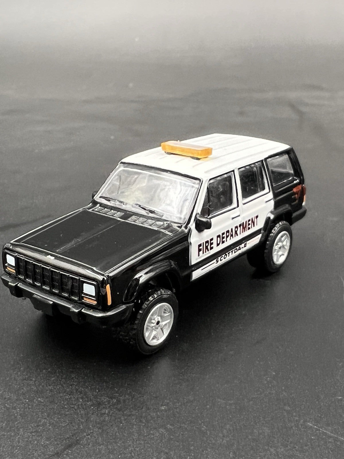 2 Pack 1/64 Mini Whelen Edge Amber Lightbar Gray Top Cover Work Truck Security6