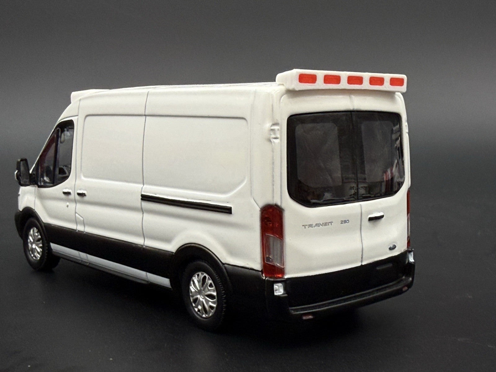 1/43 O Scale Model Rear Lightbar Greenlight Ford Transit Van Ambulance 4346RearR7