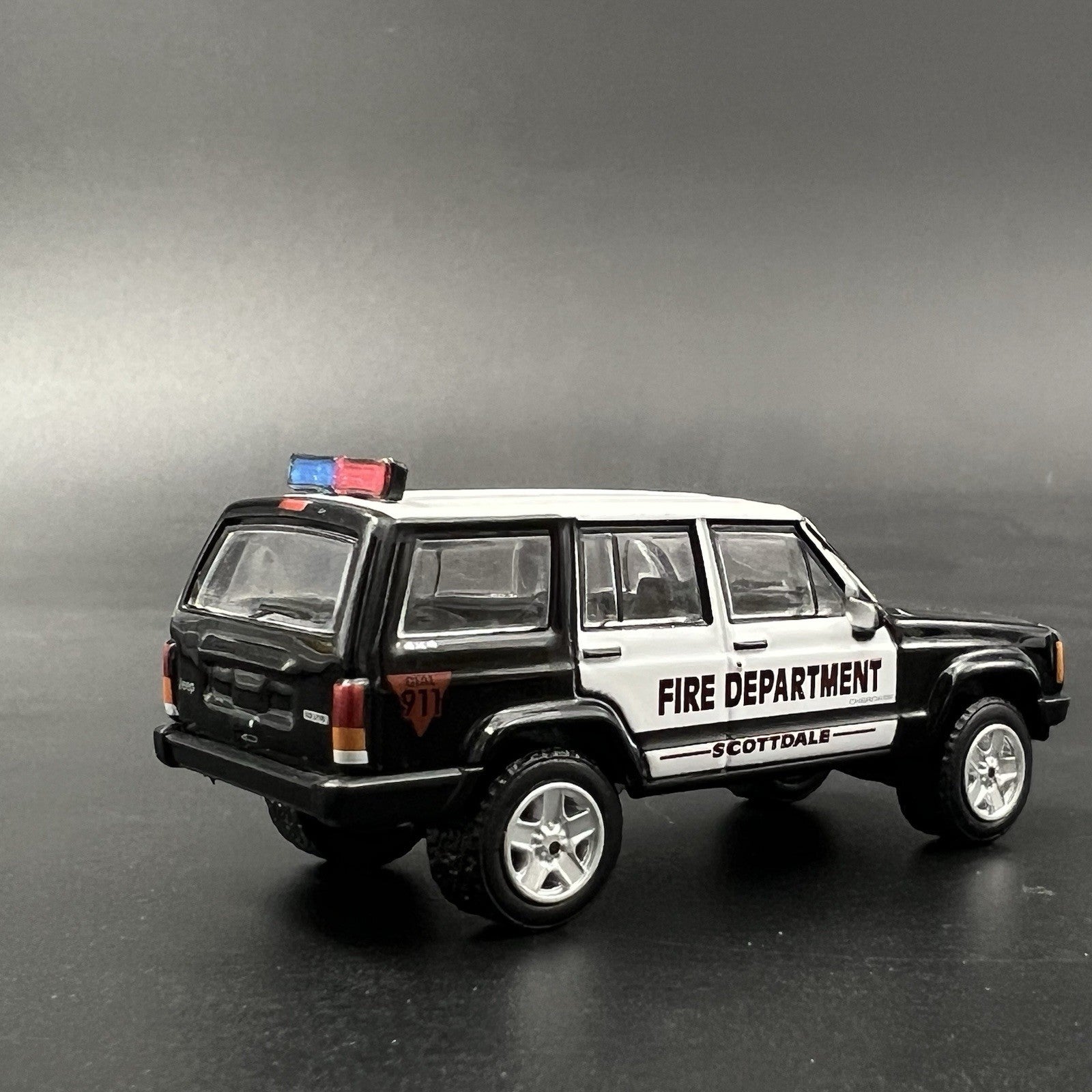 2 Pack 1/64 Blue Red Interior Traffic Arrow Board Deck Lightbar Police Fire EMS1