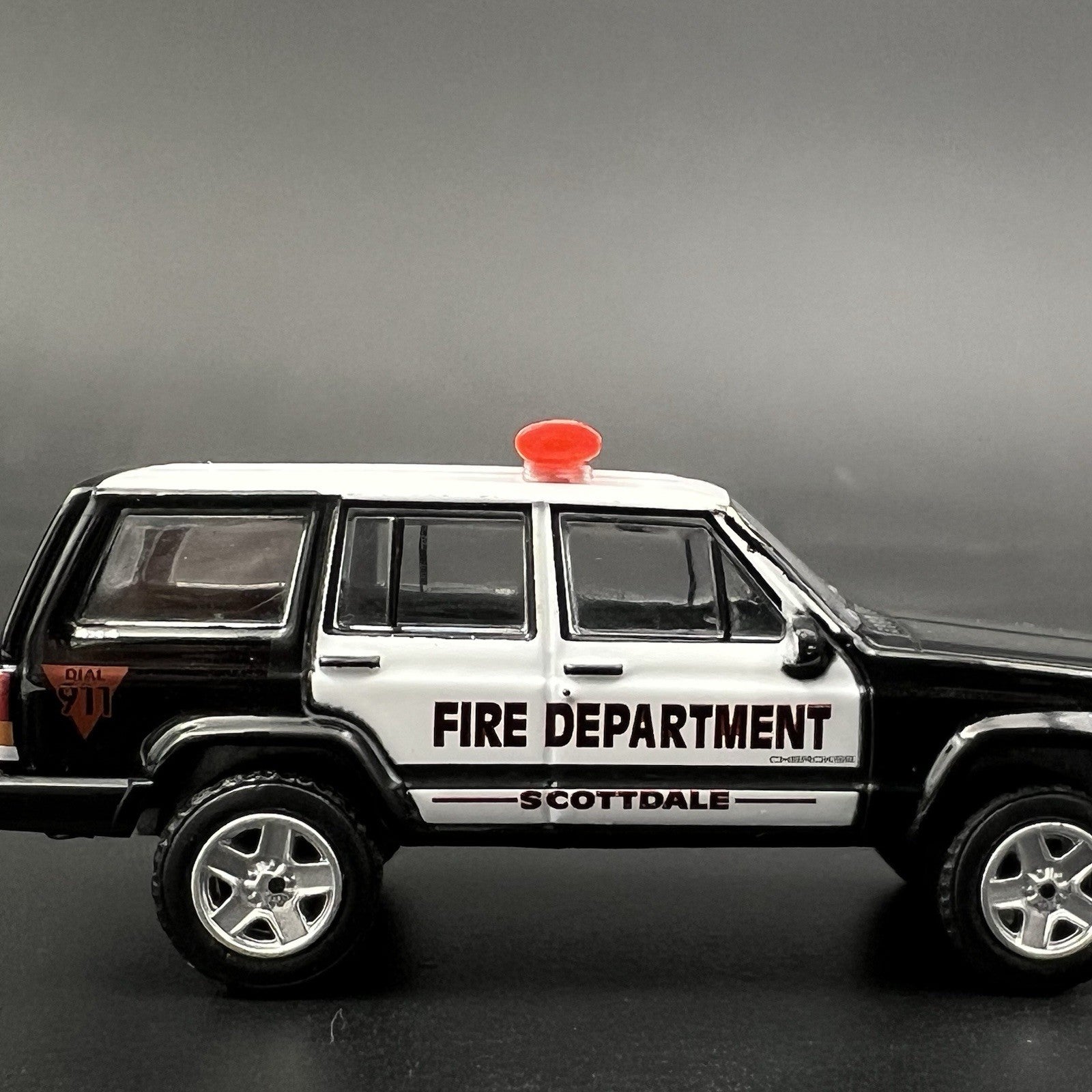 2 Pack 1/64 Red Chrome Cannonball Run Ambulance Aerodynic Lightbar Police Fire7