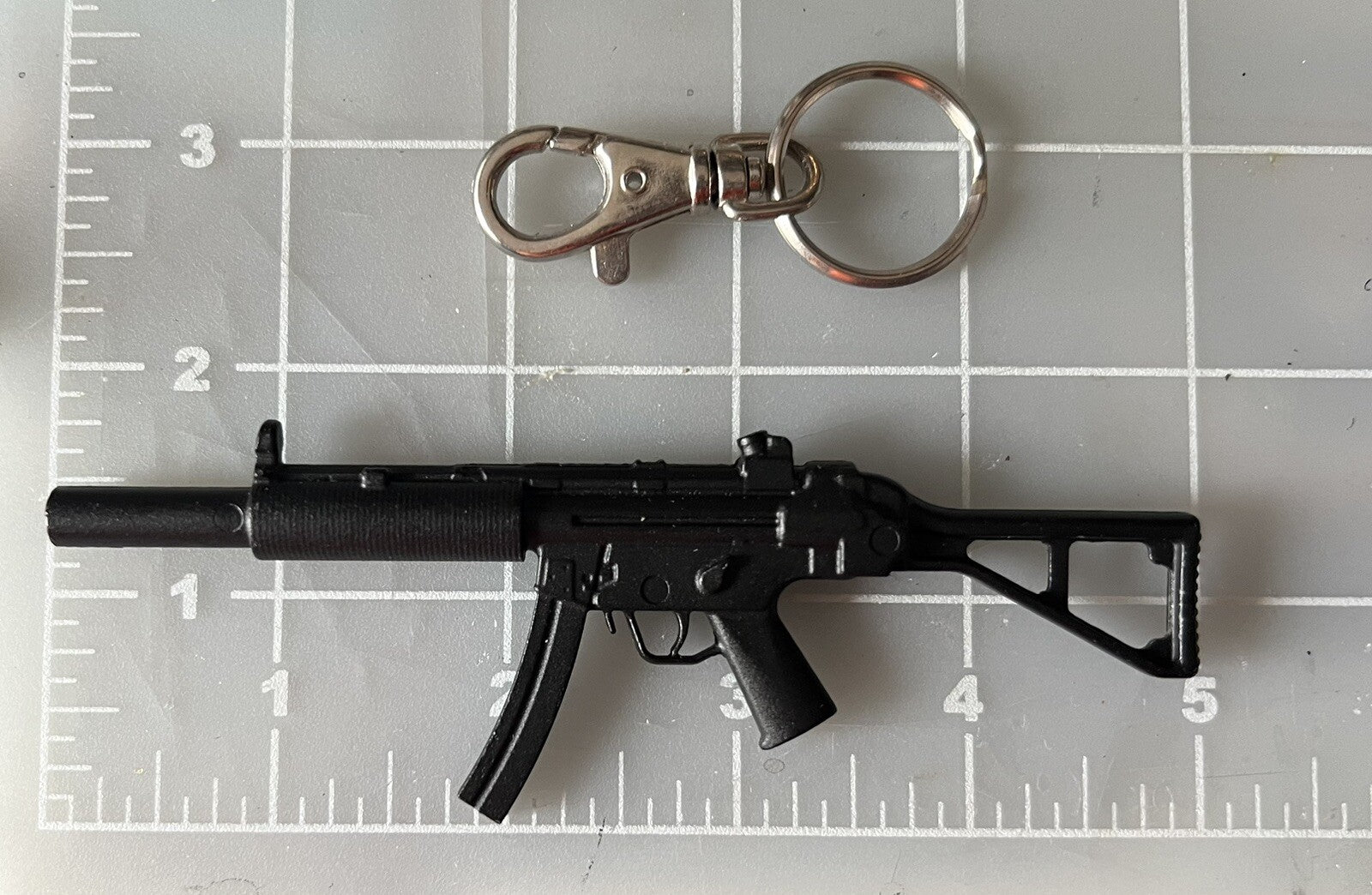 1:6 Scale - Metal MP5 SD Key Chain1