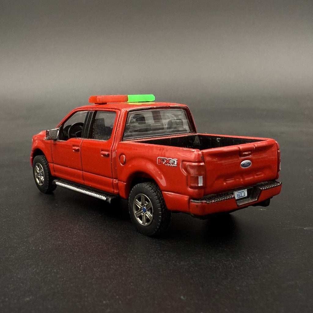 2 Pack 1/64 Green Red Lightbar Chicago Fire Ambulance SUV Truck Hansch DBS8504