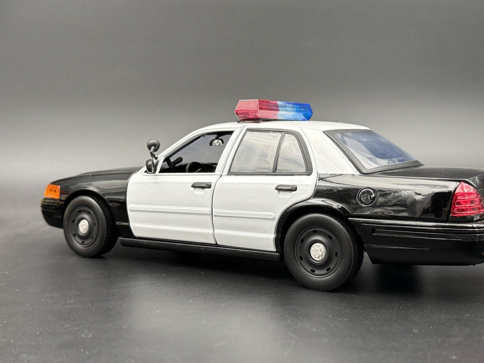 4 Pack 1/18 Scale Model 2003 Steel Wheel For Motormax Crown Victoria Police 186611