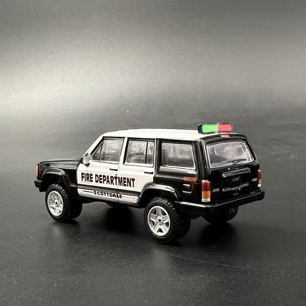 2 Pack 1/64 Green Red Interior Traffic Arrow Board Deck Lightbar Chicago Fire3