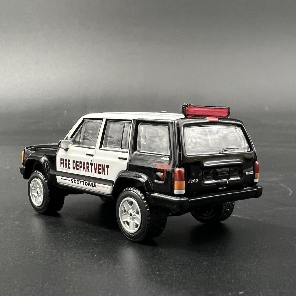 2 Pack 1/64 Red Interior Traffic Arrow Board Deck Lightbar Police Fire Ambulance1