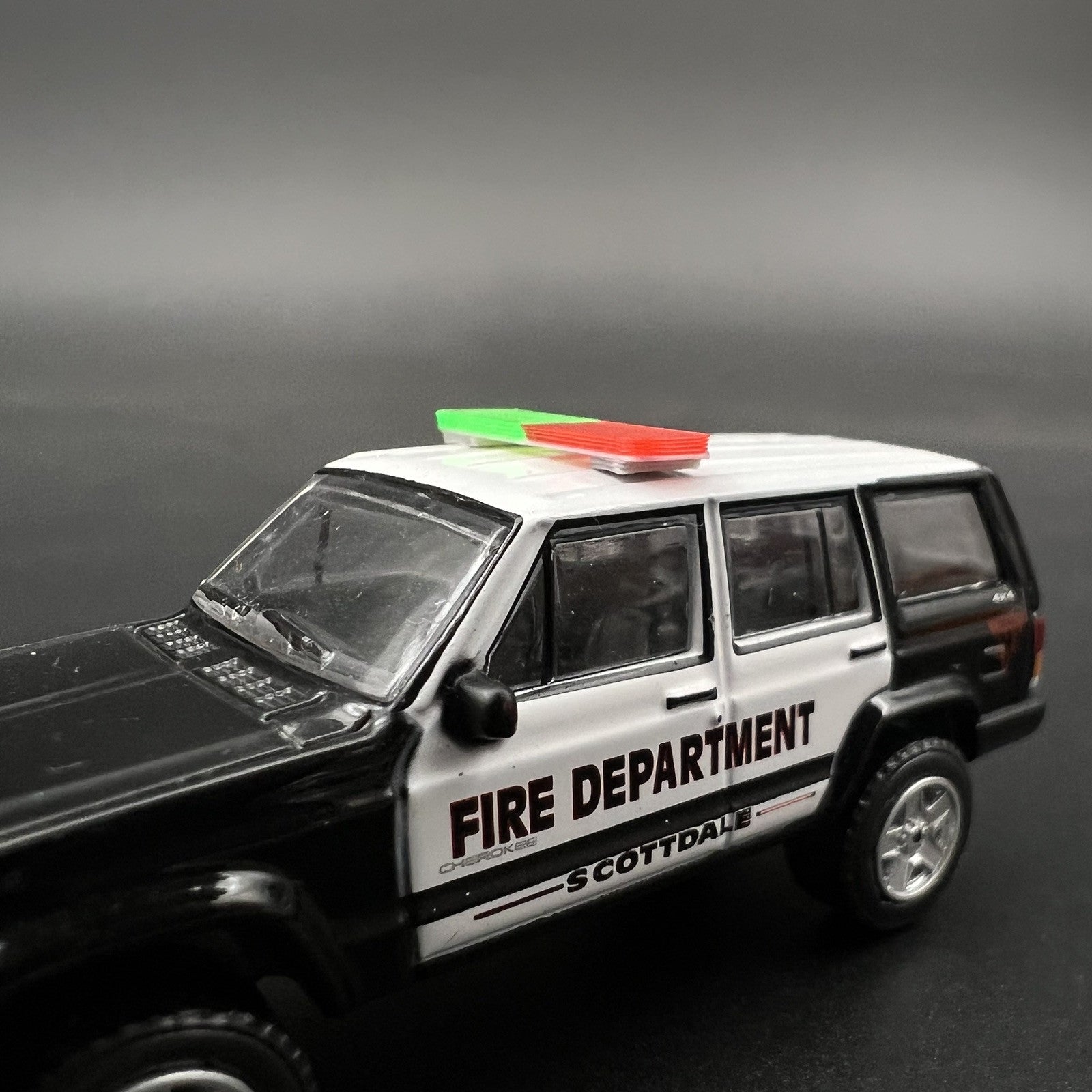 2 Pack 1/64 Green Red LED Style Whelen Lightbar Chicago Fire Ambulance SUV2